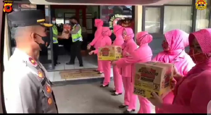 Polsek Cileunyi kirim bantuan bagi warga terdampak gempa di Cianjur