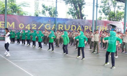 Prajurit Korem 042/Gapu dan Persit Laksanakan Senam Bersama