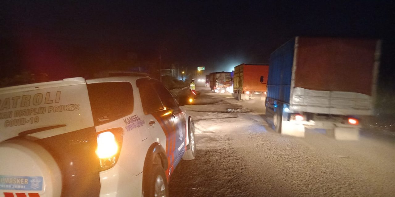 Ditlantas Polda Jambi Terus Memantau Arus Lalu Lintas Sepanjang Perlintasan Truk Batubara