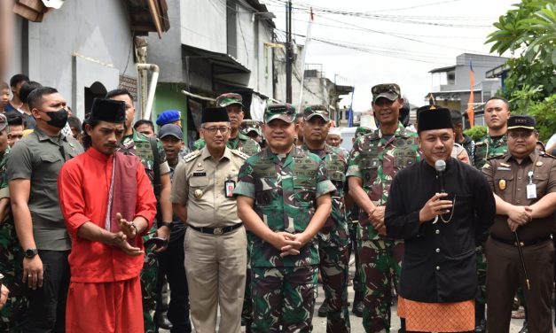 Kasad Serahkan 60 Unit Hasil Bedah RTLH Babinsa Masuk Dapur Warga