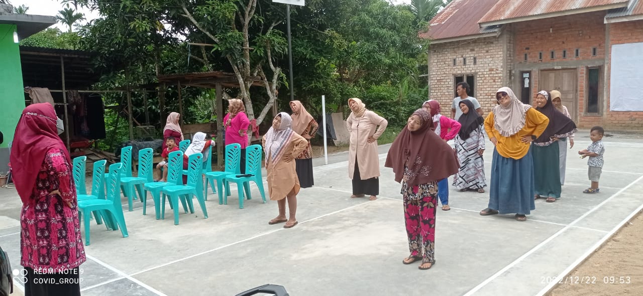 Warga Dusun Kota Graha Desa Mendalo Darat Mengikuti Posyandu Usila