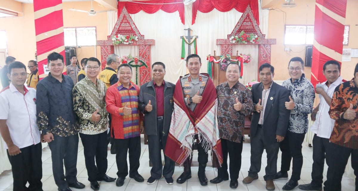 Sambut Natal 2022, Kapolda Jambi Kunjungi Gereja HKBP Kota Baru