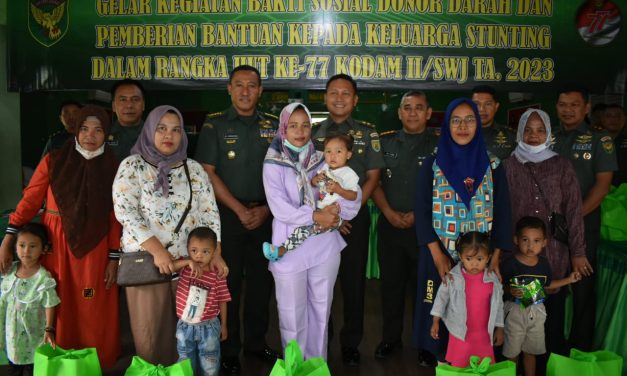 Sambut HUT Kodam II/Swj ke-77, Korem 042/Gapu Gelar Baksos Donor Darah dan Pemberian Sembako kepada Keluarga Stunting