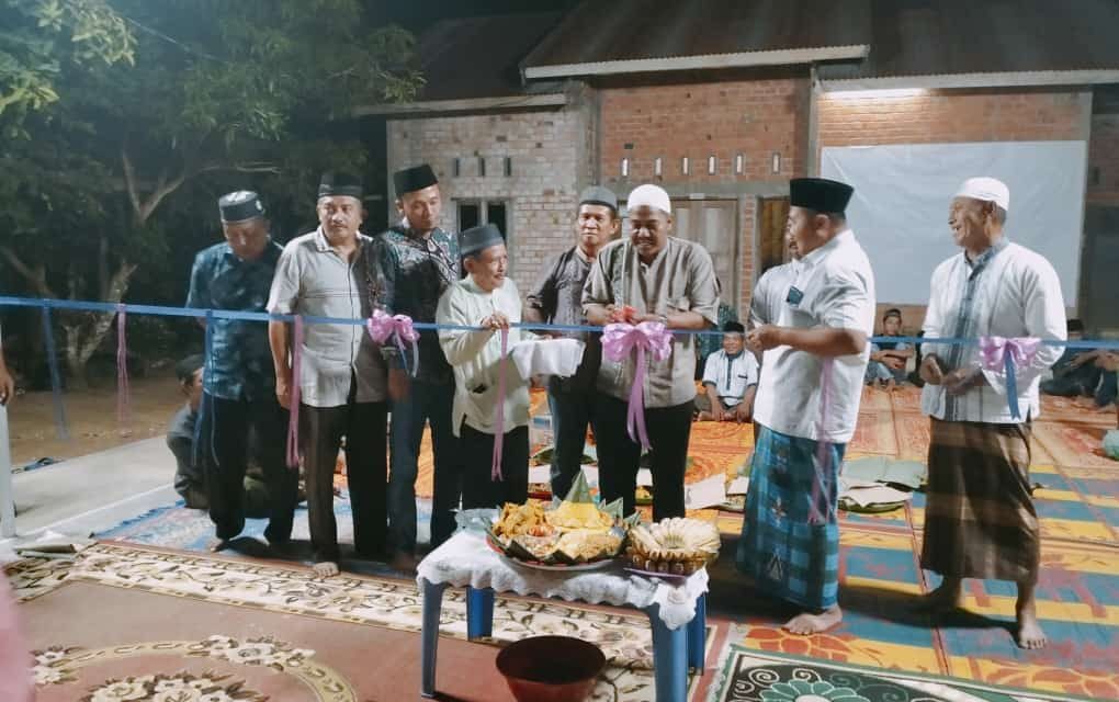 Ikatan Pemuda – pemudi di RT. 012/002 Mendalo Darat melaksanakan Acara Peresmian Dan Pemotongan Pita Lapangan Badminton