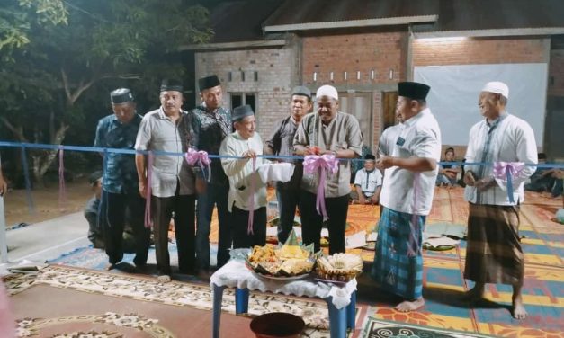 Ikatan Pemuda – pemudi di RT. 012/002 Mendalo Darat melaksanakan Acara Peresmian Dan Pemotongan Pita Lapangan Badminton