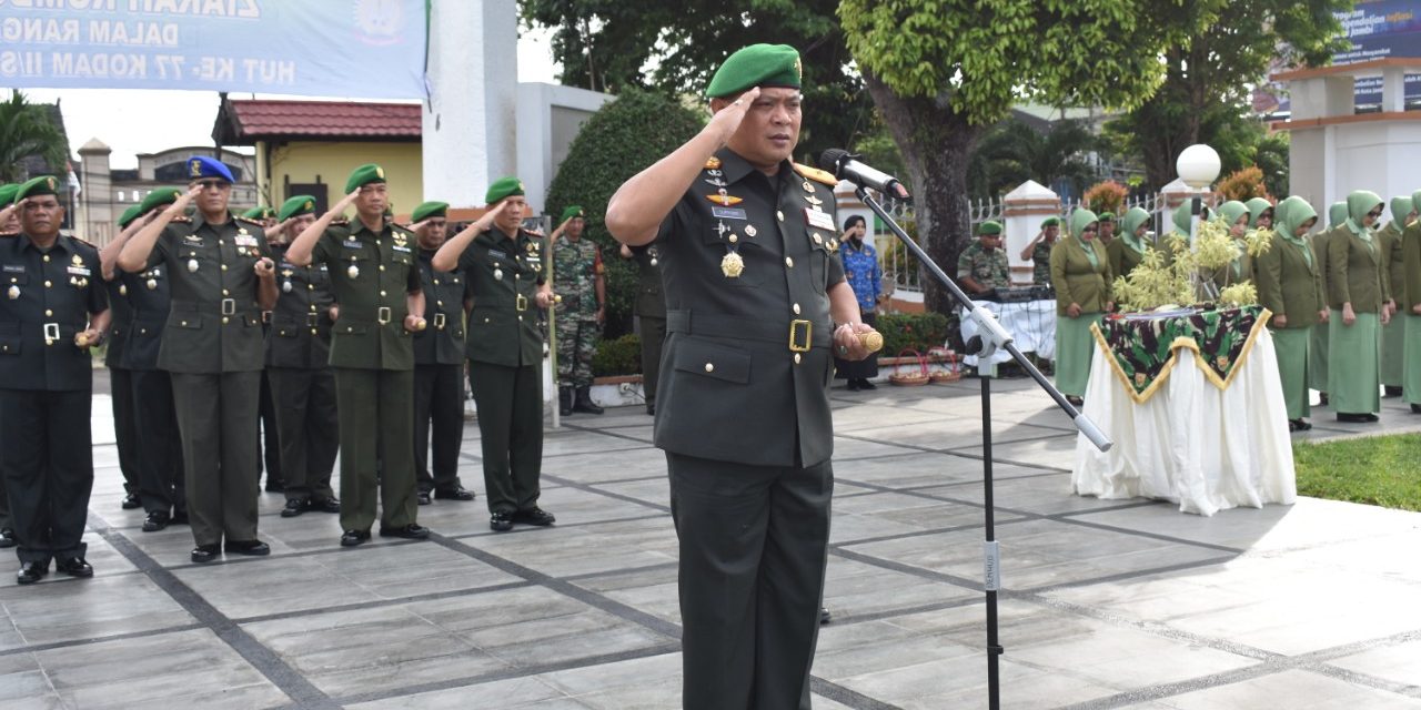Danrem 042/Gapu Pimpin Ziarah Rombongan Dalam Rangka HUT Kodam II/Sriwijaya di TMP Satria Bhakti