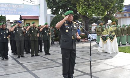 Danrem 042/Gapu Pimpin Ziarah Rombongan Dalam Rangka HUT Kodam II/Sriwijaya di TMP Satria Bhakti