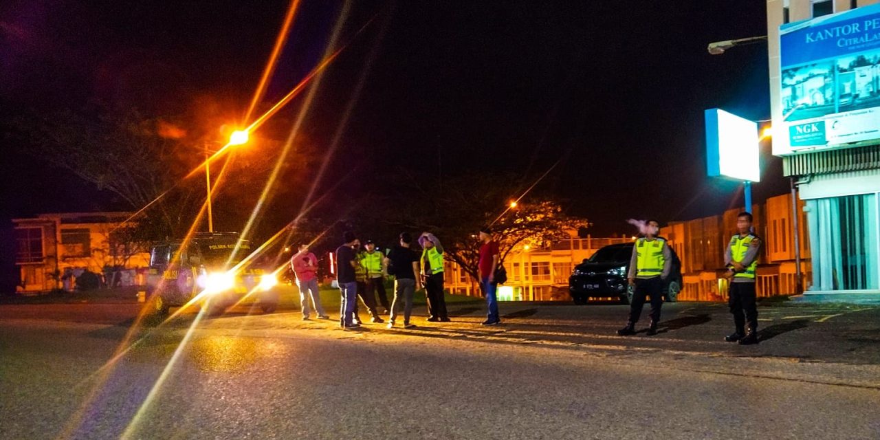 Patroli Kegiatan Masyarakat – Rutinitas Sabtu Malam Berikan Rasa Aman Dan Nyaman Bagi Warga.