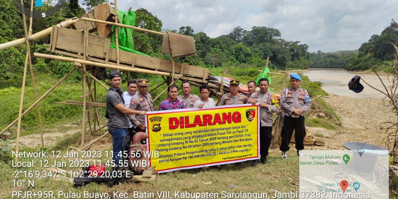 Tolak PETI, Personil Polsek Bathin VIII bersama Perangkat Desa Pulau Buayo musnahkan alat Peti