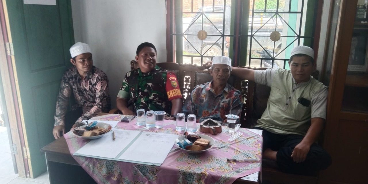 Babinsa Koramil 416-01/Rantau Pandan Kodim 0416/Bute Kopda Rahman Lakukan Silaturahmi Bersama Tokoh Agama Desa Buat Kabupaten Bungo Dalam Rangka Pembinaan Teritorial (Binter).