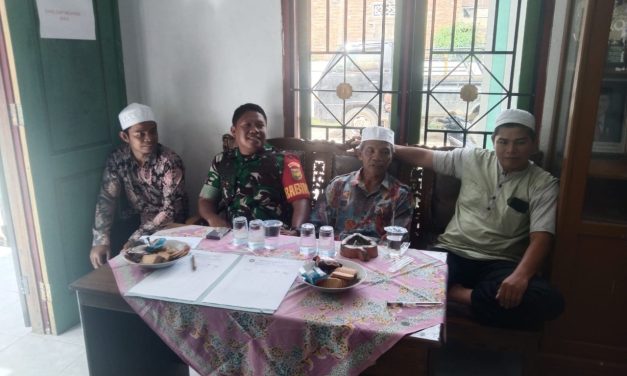Babinsa Koramil 416-01/Rantau Pandan Kodim 0416/Bute Kopda Rahman Lakukan Silaturahmi Bersama Tokoh Agama Desa Buat Kabupaten Bungo Dalam Rangka Pembinaan Teritorial (Binter).