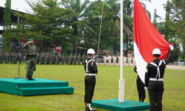 Korem 042/Gapu Gelar Upacara Bendera