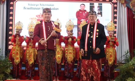 Kasad Terima Gelar Kesultanan Bangkalan Madura