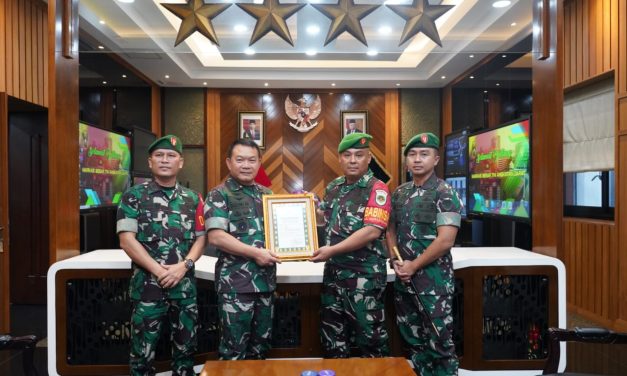 Kasad Berikan Penghargaan Babinsa yang Gagalkan Peredaran Ganja