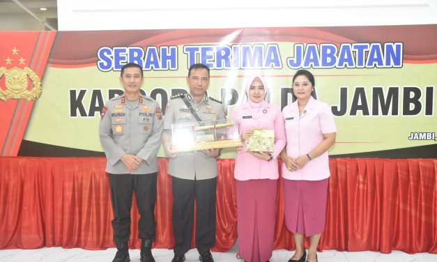Serah Terima Jabatan Karo Ops Polda jambi Dipimpin Langsung Oleh Kapolda Jambi Irjen Pol.Rusdi Hartono.