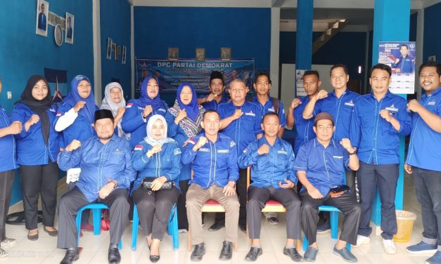 Lawan Kubu Moeldoko, Ketua DPC Partai Demokrat Muaro Jambi Serahkan Surat Dukungan Untuk MA Melalui Pengadilan Negeri Sengeti