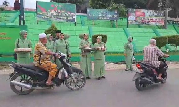 300 Bungkus Takjil Gratis Untuk Warga Sarolangun