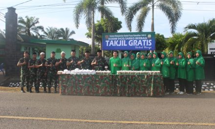 Kodim 0420/Sarko Bagikan Ratusan Takjil Untuk Warga