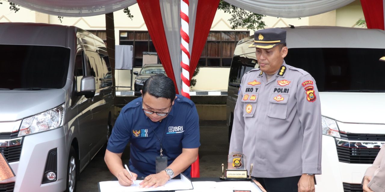Kepolisian Daerah Jambi (Polda Jambi) Menerima Hibah 2 Mobil Toyota Sebagai Kendaraan Operasional Dari PT. Bank Rakyat Indonesia (BRI)