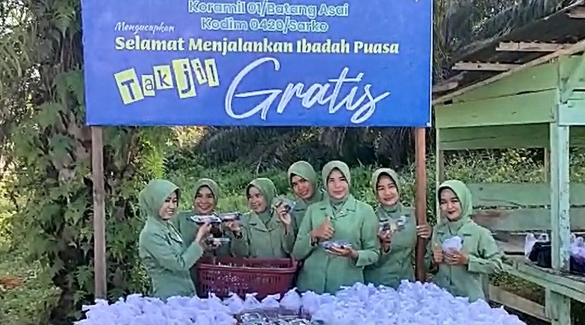 Ramadhan Penuh Berkah, Cinta Dan Kasih Sayang, Koramil Batang Asai Bagikan Takjil