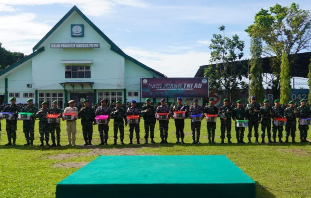 Korem 042/Gapu Bagikan Bingkisan Lebaran