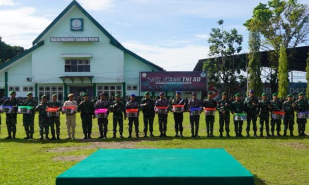 Korem 042/Gapu Bagikan Bingkisan Lebaran