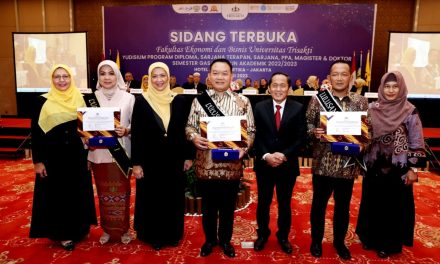 Jenderal TNI Dr. Dudung Abdurachman Sandang Predikat Lulusan Terbaik Program Doktor FEB Universitas Trisakti