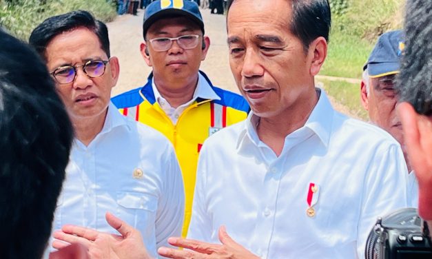 Presiden Jokowi Tinjau Kondisi Jalan di Provinsi Jambi