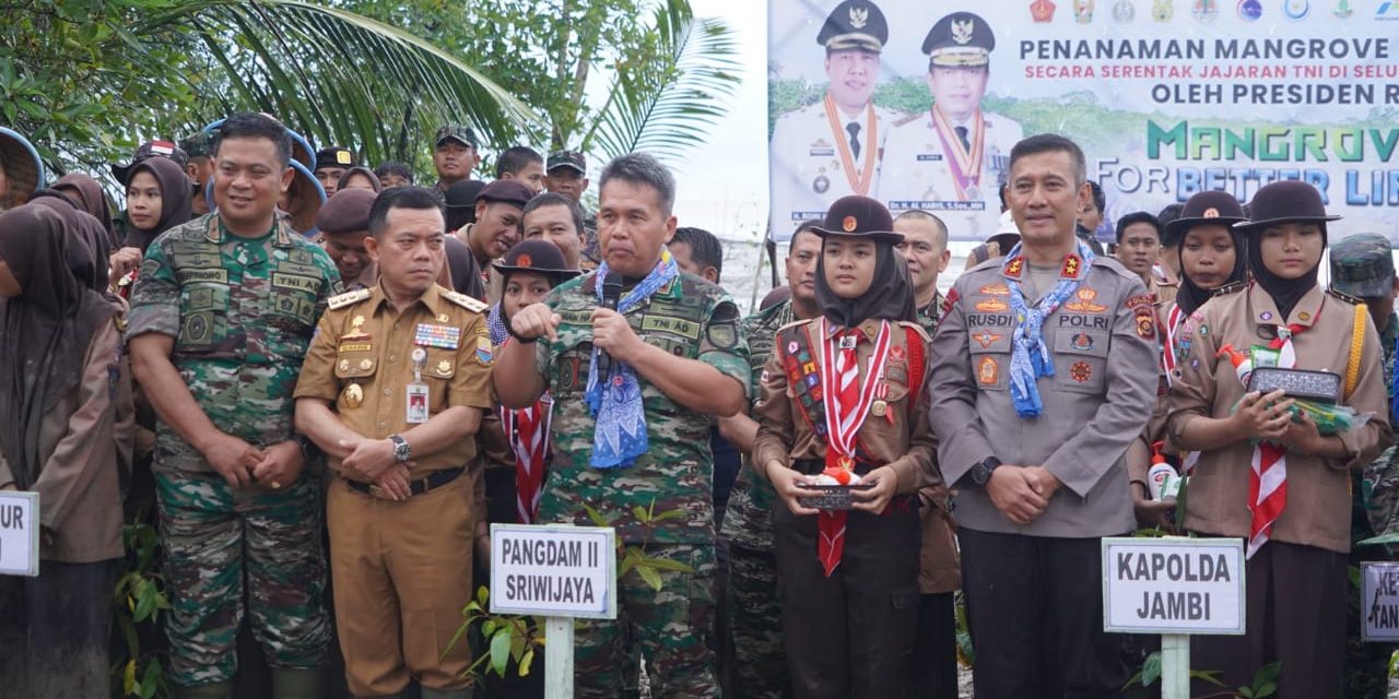 Pangdam II/Sriwijaya Tanam Pohon Mangrove Di Pesisir Pantai Tanjab Timur