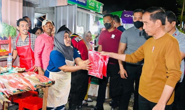 Presiden Jokowi Kunjungi Kawasan Wisata Kuliner Kampung Ujung Labuan Bajo