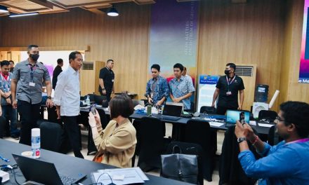 Presiden Jokowi Tinjau Pusat Media KTT Ke-42 ASEAN