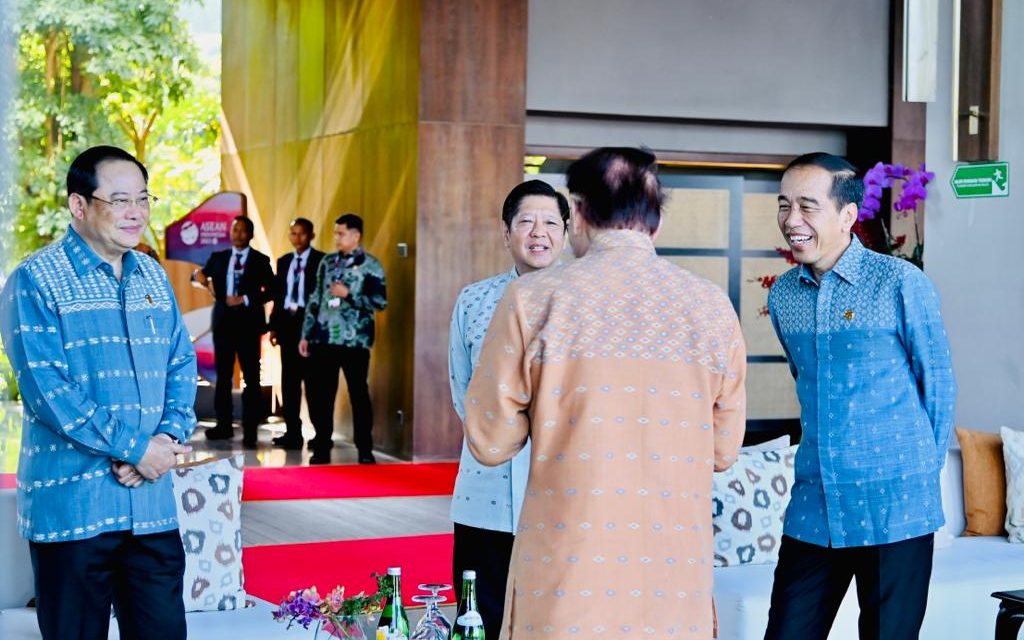 Hari Kedua Puncak KTT Ke-42 ASEAN, Para Pemimpin Kenakan Tenun Songke Manggarai