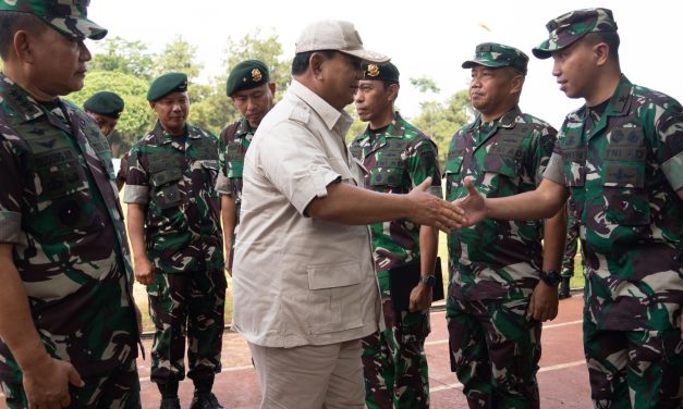 Kasad Dampingi Menhan Tinjau Kesiapan Operasi Yonif 330/Tri Darma