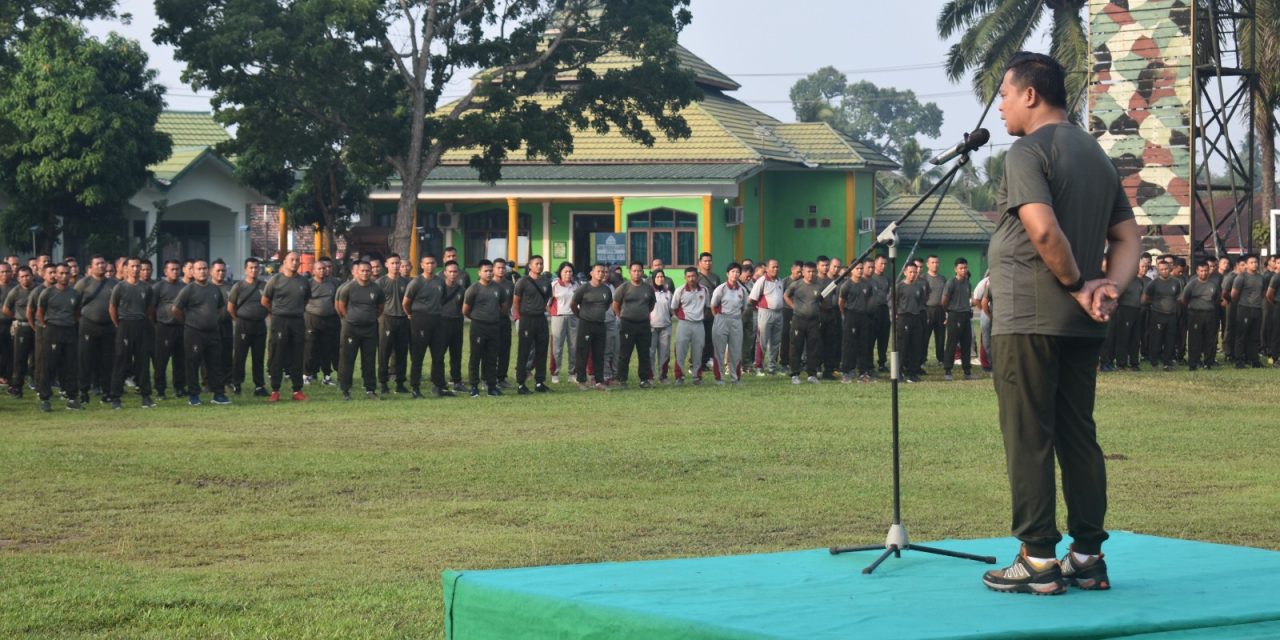Pupuk Kebersamaan, Danrem 042/Gapu Pimpin Olahraga Bersama Di Mayonif Raider 142/KJ