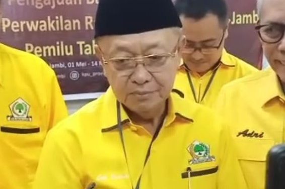 Cek Endra Pimpin Langsung Dalam Penyerahan Dan Pendaftaran Ke KPU Provinsi Jambi.