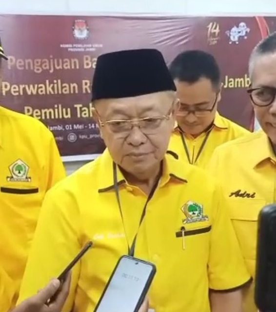 Cek Endra Pimpin Langsung Dalam Penyerahan Dan Pendaftaran Ke KPU Provinsi Jambi.