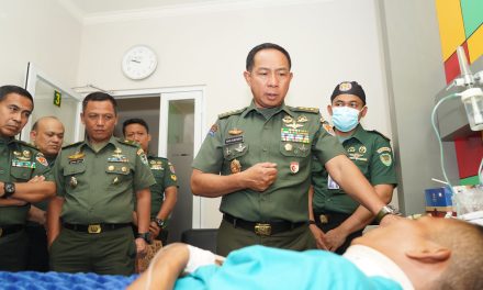 Wakasad Jenguk Kru Helikopter Bell 412 EP di RS Dustira