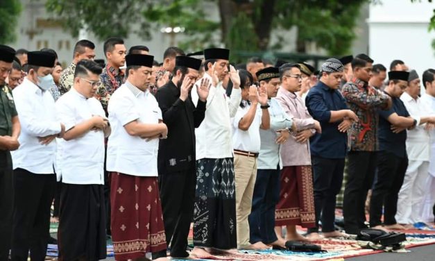 Presiden dan Ibu Iriana Salat Iduladha 1444 H di Istana Yogyakarta Bersama Masyarakat
