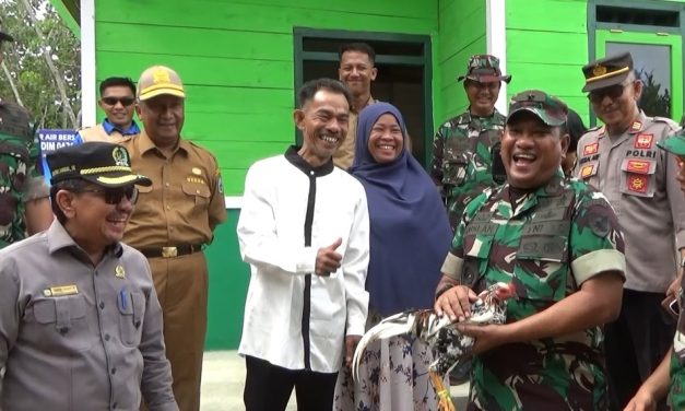 Kasdam II/Swj Di “Kejutkan” Dengan Ayam Jago