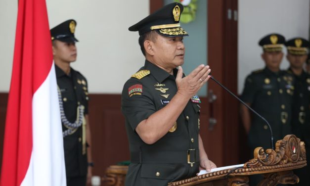 Kasad Terima Laporan Kenaikan Pangkat 18 Pati TNI AD