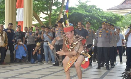 Polda Jambi Gelar Apel Silaturahmi Kebangsaan Sambut Kedatangan Suku Dayak Kalimantan Tengah