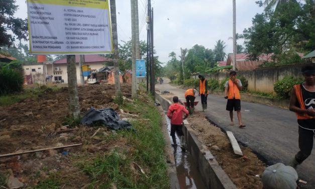 Ada Apa Dengan Proyek Jalan Drenasi Kopral Umar Papan Proyek Dipasang Lalu Dibuka