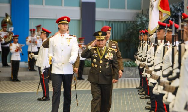 Kasad Terima Penghargaan Medali Militer Kehormatan Singapura