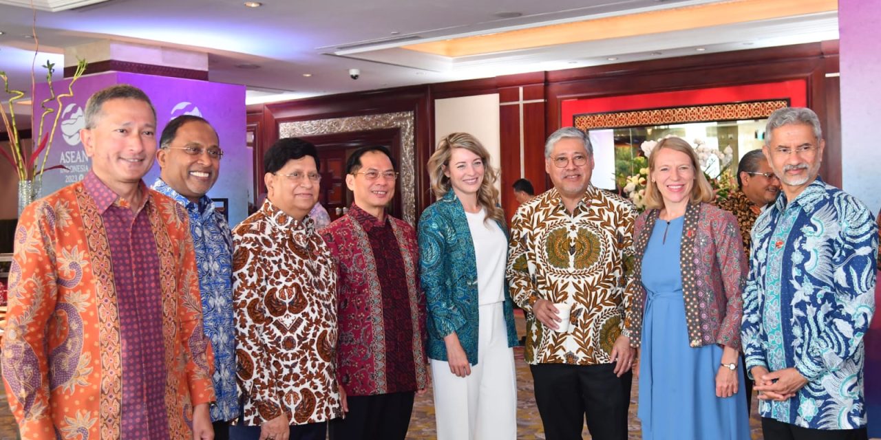 Presiden Jokowi Ajak Menteri Luar Negeri ASEAN dan Mitra Menjadi Pemenang yang Terhormat