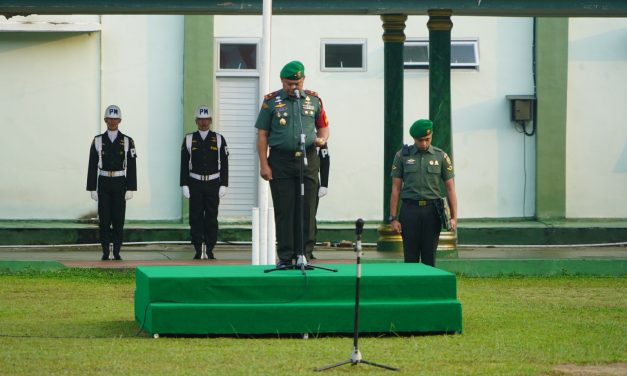 Danrem 042/Gapu Pimpin Upacara Bulanan, Bacakan Amanat Panglima TNI