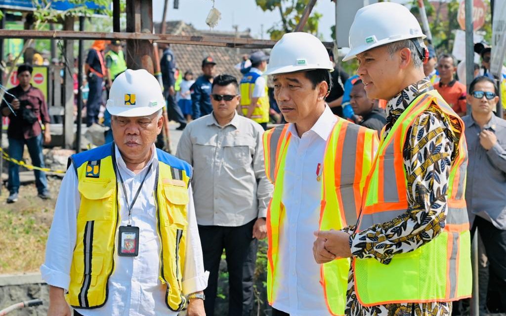 Presiden Jokowi Tinjau Rekonstruksi Jalan Raya Surakarta-Gemolong-Purwodadi
