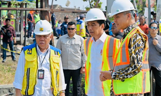 Presiden Jokowi Tinjau Rekonstruksi Jalan Raya Surakarta-Gemolong-Purwodadi
