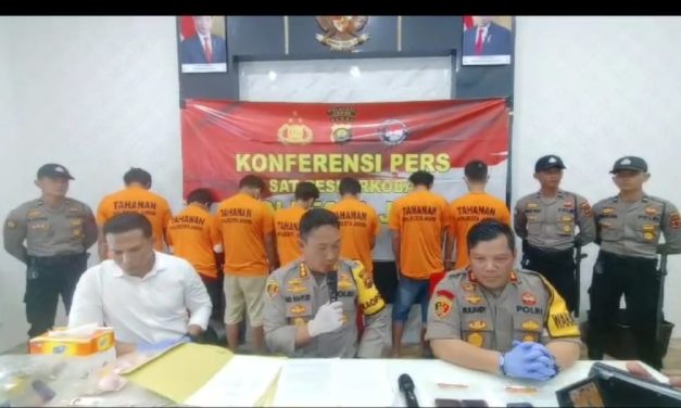 Pasca Polresta Jambi Razia Narkoba dan Amankan 6 Pelaku, Emak – Emak Susul Geruduk Lokasi.