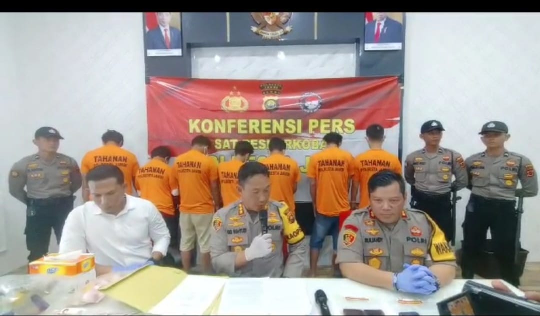 Pasca Polresta Jambi Razia Narkoba dan Amankan 6 Pelaku, Emak – Emak Susul Geruduk Lokasi.