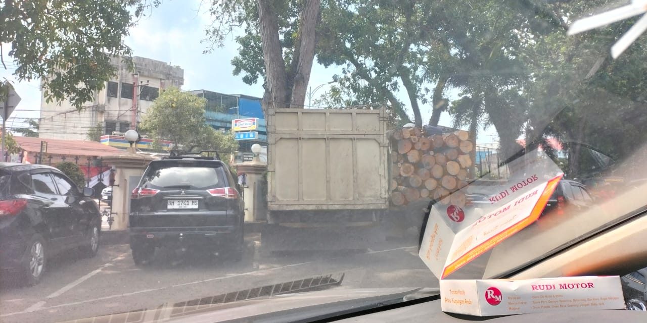 Mike Mariana Siregar:Mobil Barang Bukti Masih Di Polda,Hoax Itu kalau Mobil Truck Yang Menjadi Barang Bukti Tersebut Telah Di Lepas.